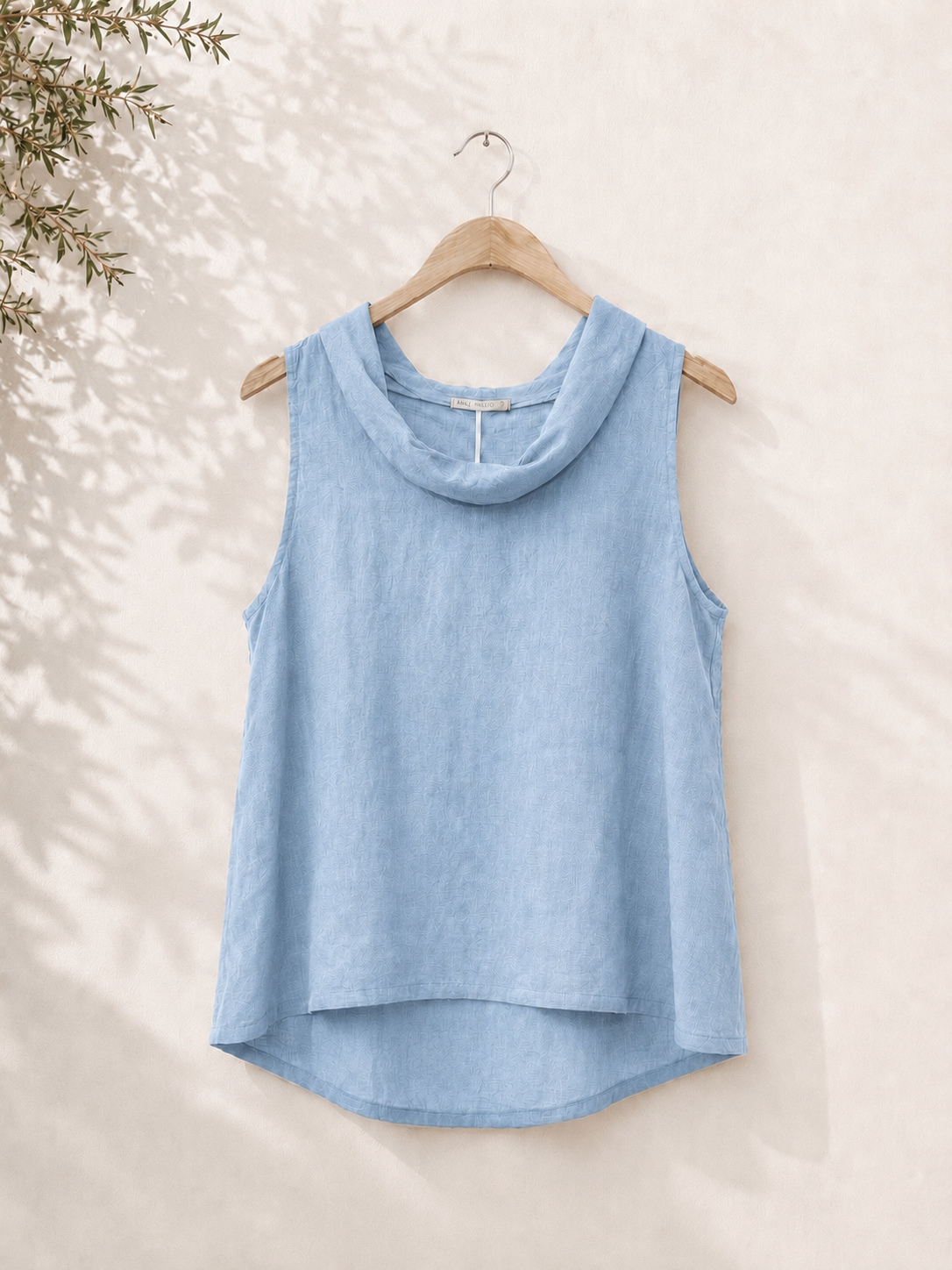 Camiseta tirantes cuello barco