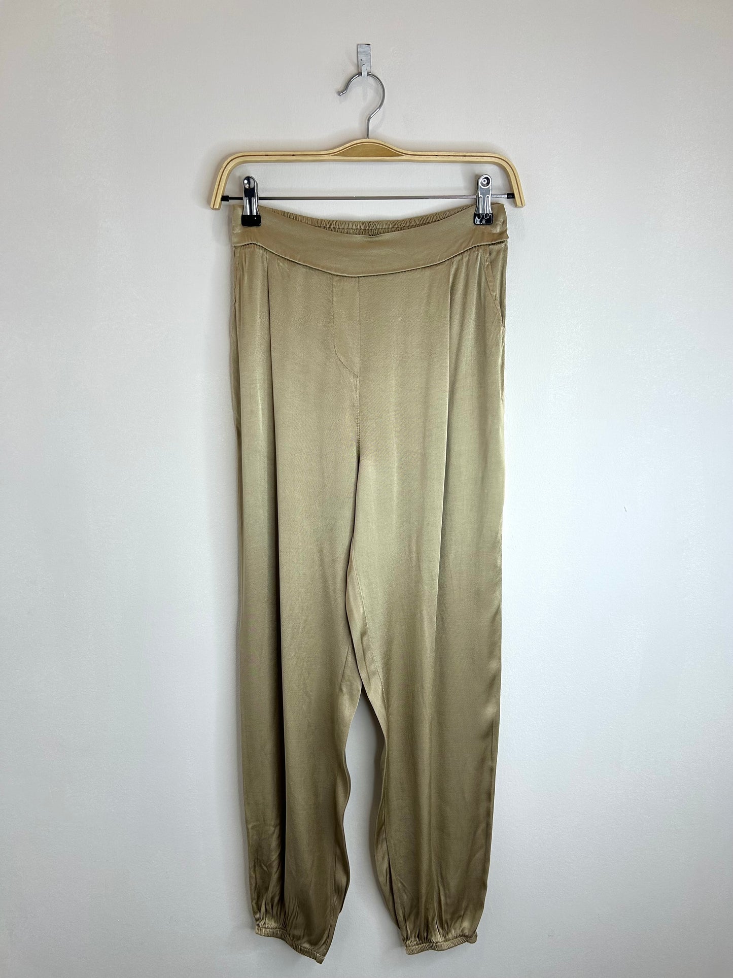 Pantalón Satinado con bolsillos