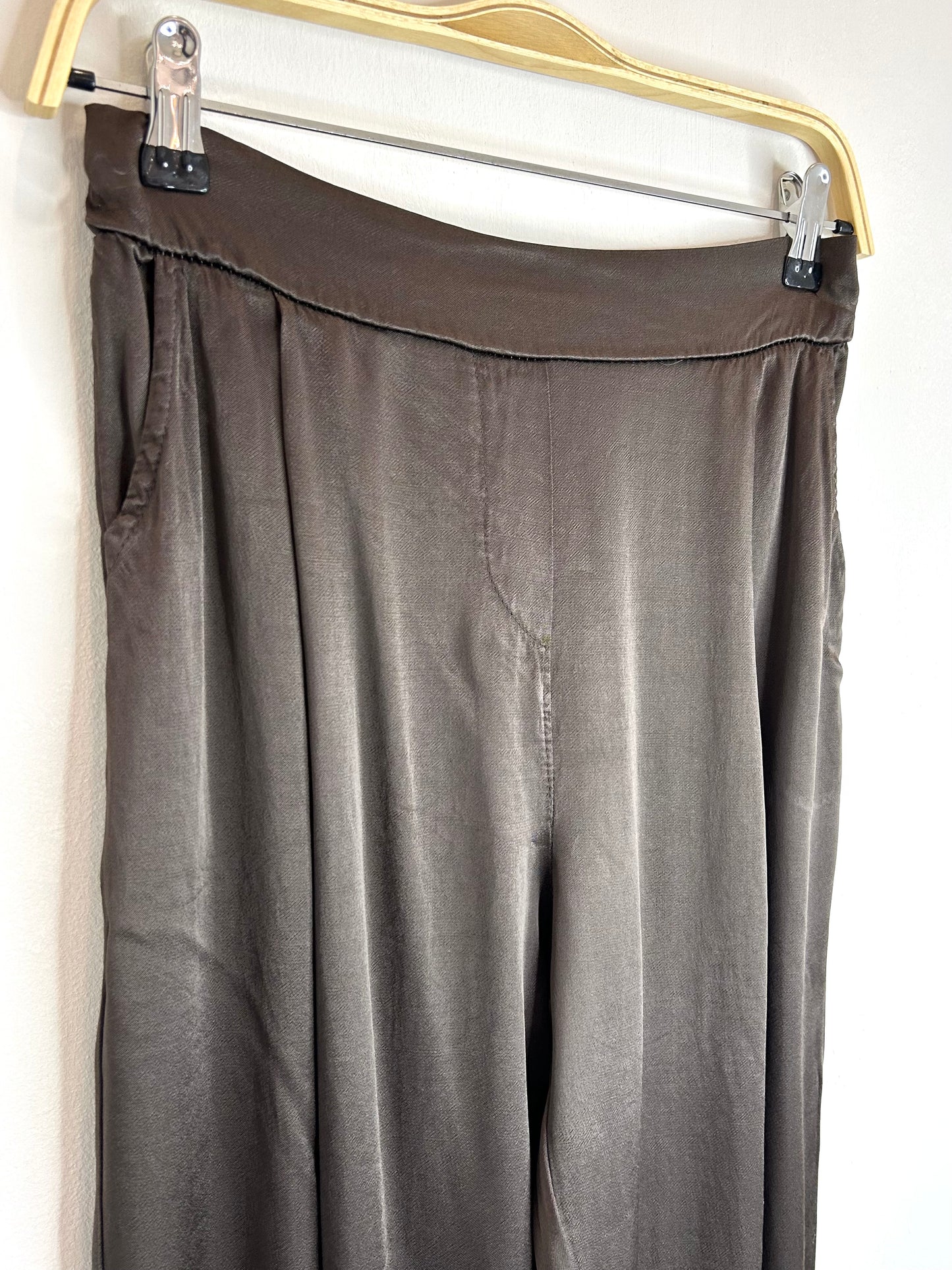 Pantalón Satinado con bolsillos