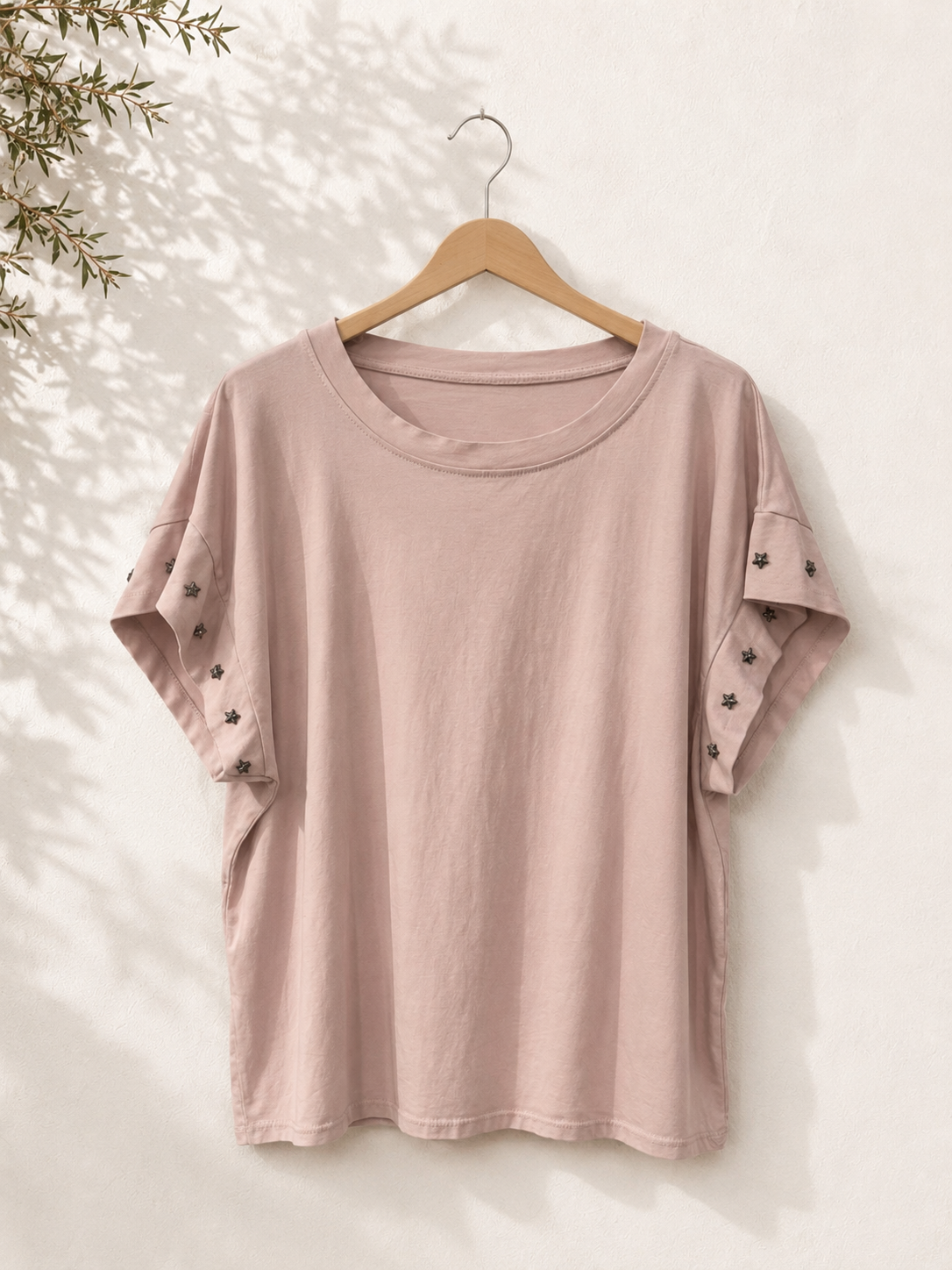 Camiseta tachuelas estrellas