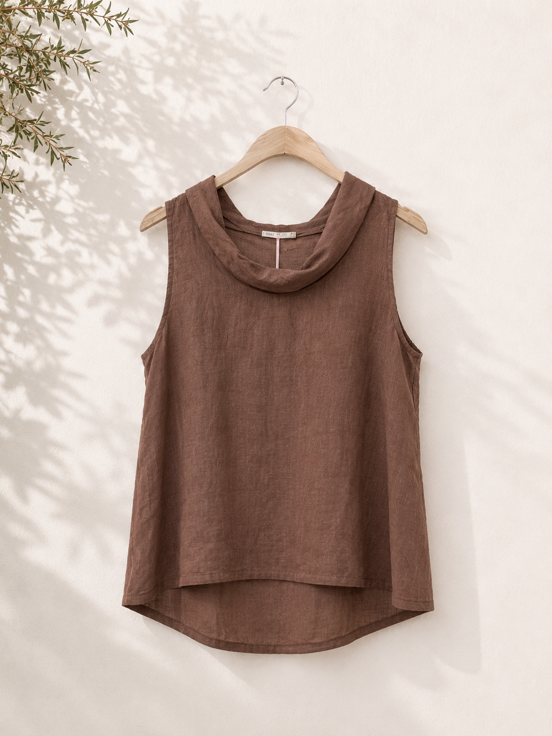 Camiseta tirantes cuello barco