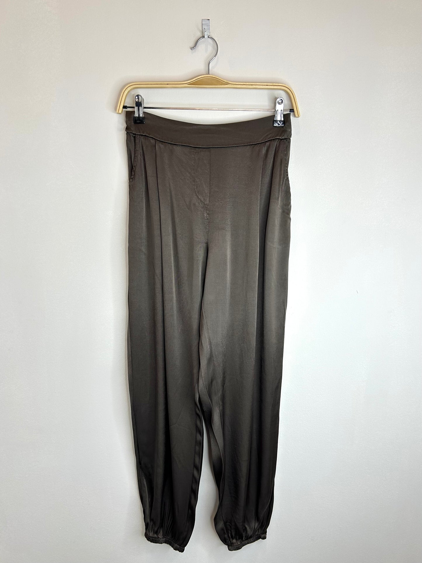 Pantalón Satinado con bolsillos