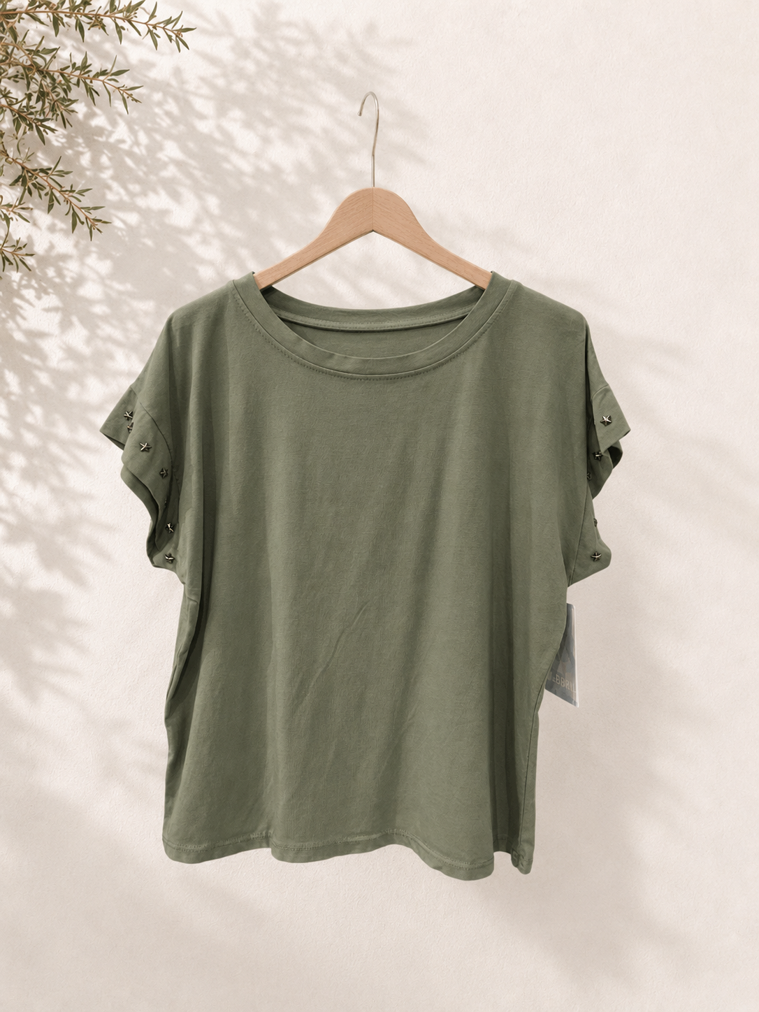 Camiseta tachuelas estrellas