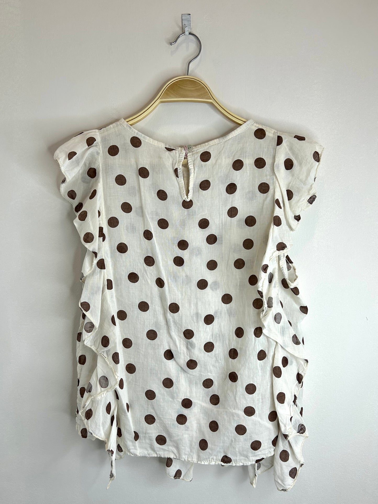 Camiseta topos con volantes