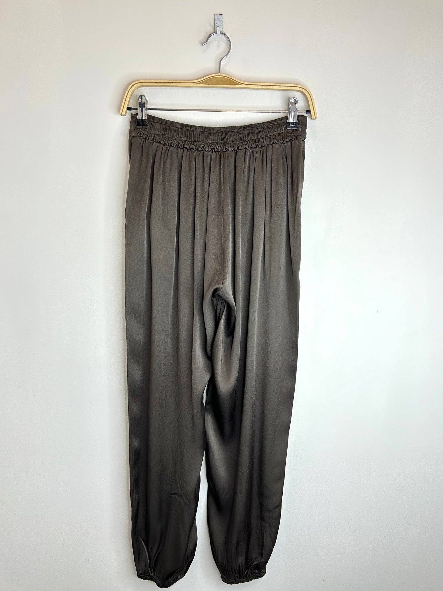 Pantalón Satinado con bolsillos