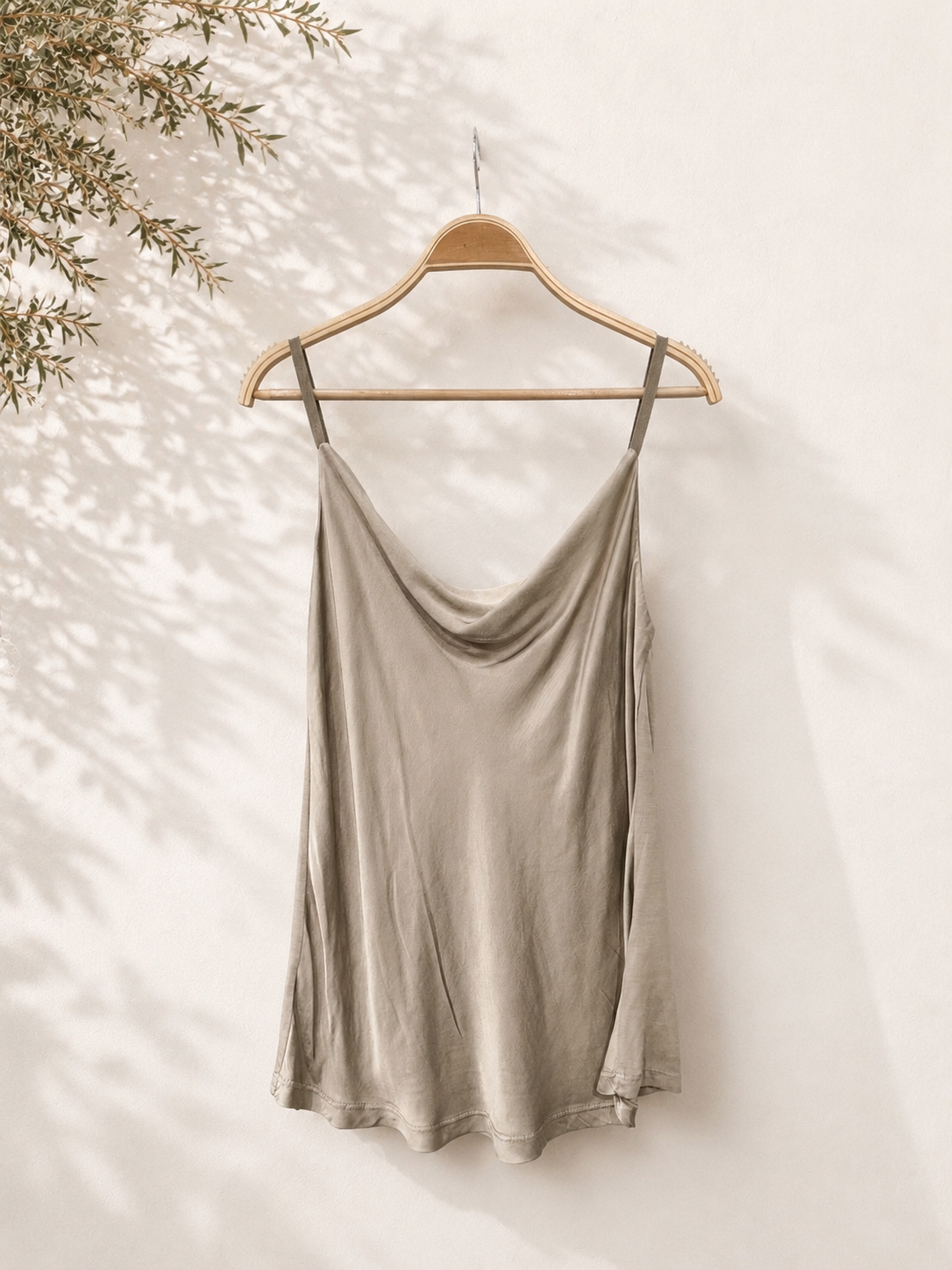 Top satinado escote drapeado