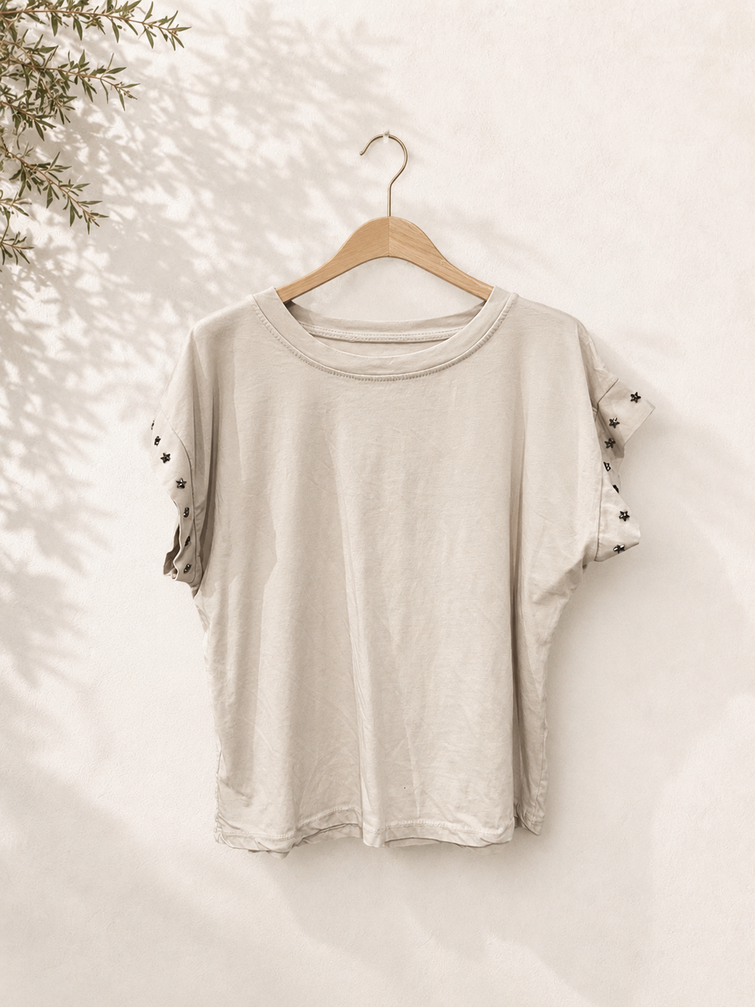 Camiseta tachuelas estrellas