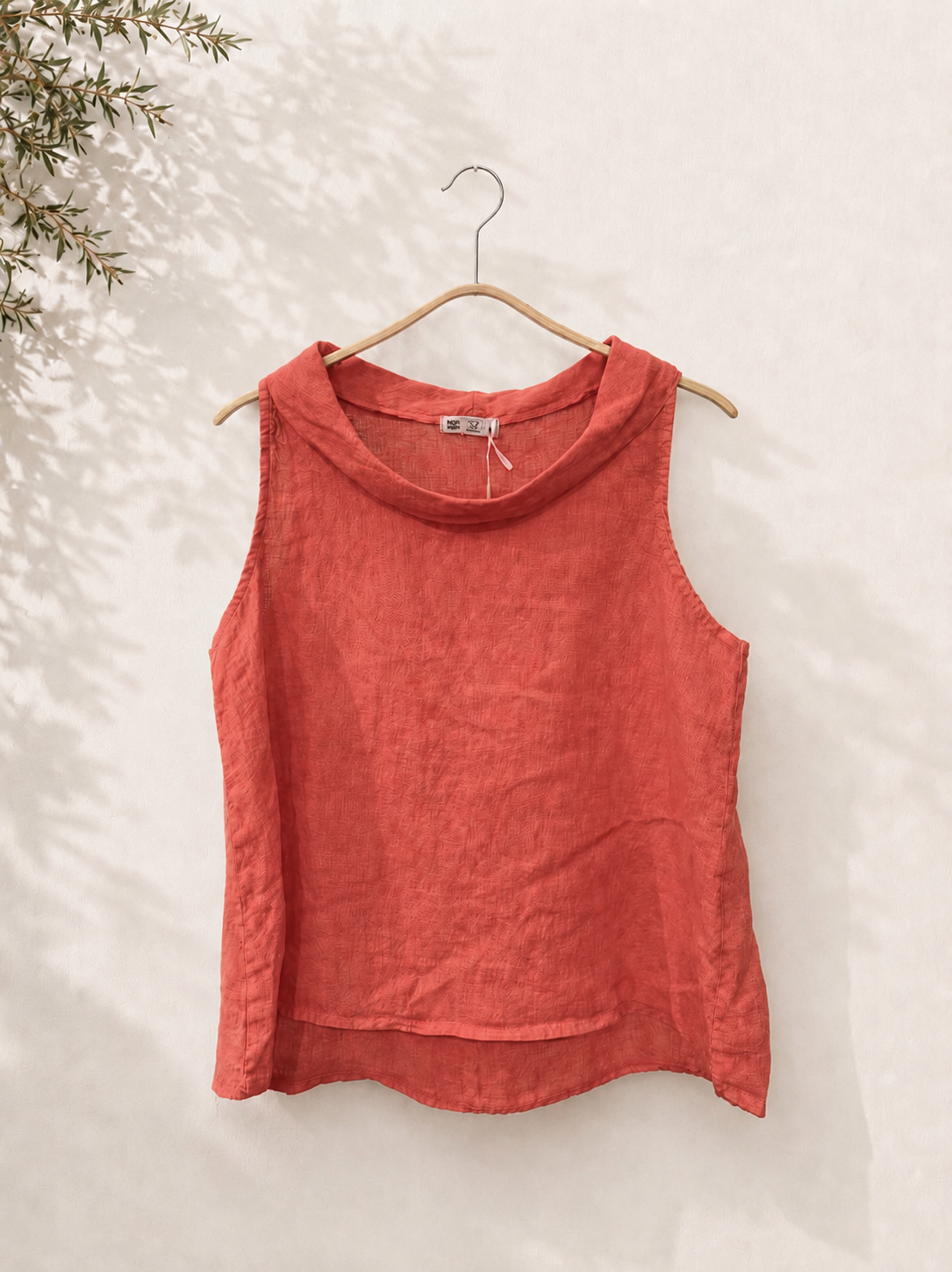 Camiseta tirantes cuello barco