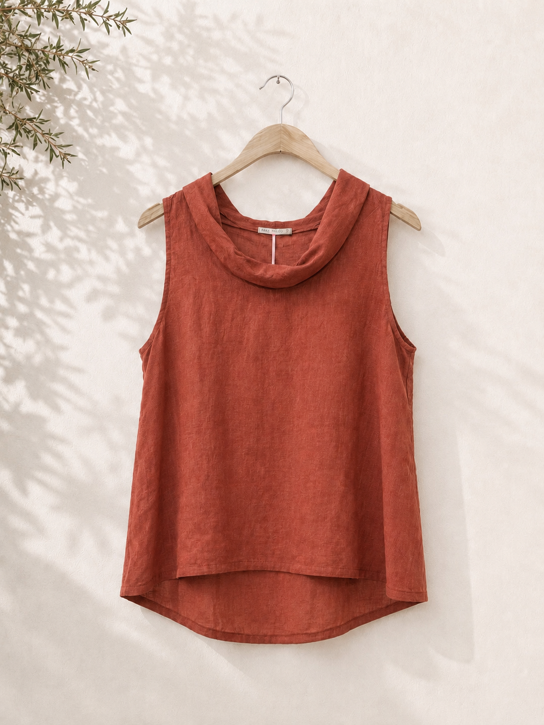 Camiseta tirantes cuello barco